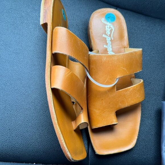 Free People Lander Honey Leather Toe Loop Sandal - Picture 3 of 3